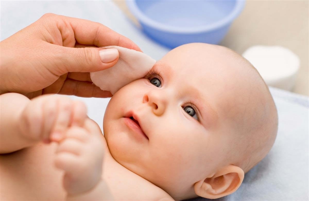 Bebeğinizin gözleri sürekli sulanıyorsa dikkat #1