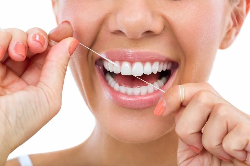Wie sollte Zahnseide verwendet werden?