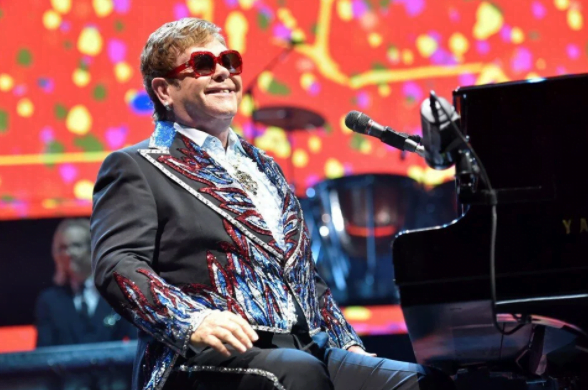 Elton John'dan 6 farklı on yıllık dönemde zirve rekoru #1
