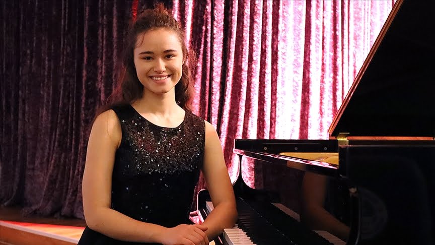 Genç piyanist Nehir Özzengin, uluslararası yarışmada birinci oldu #1