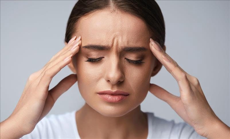 Göz çevresindeki ağrı migren belirtisi olabilir #1