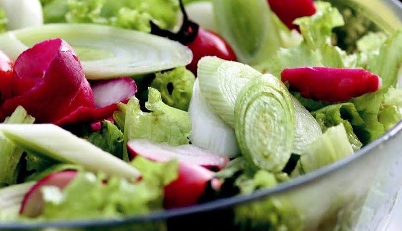 Kabızlığın çaresi: Pırasa salatası #1