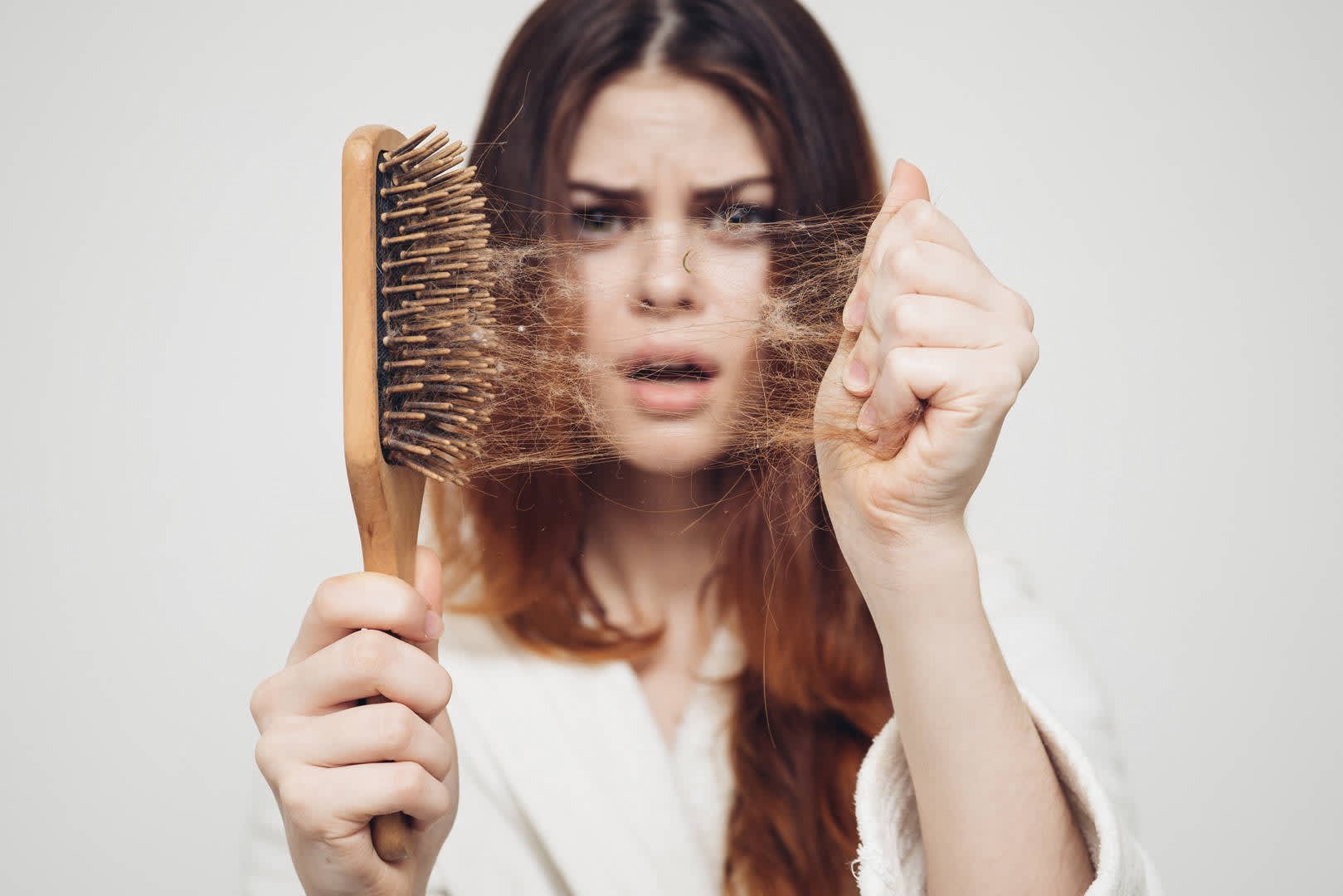 Koronavirüs enfeksiyonu geçirmeye bağlı saç dökülmesi arttı #1