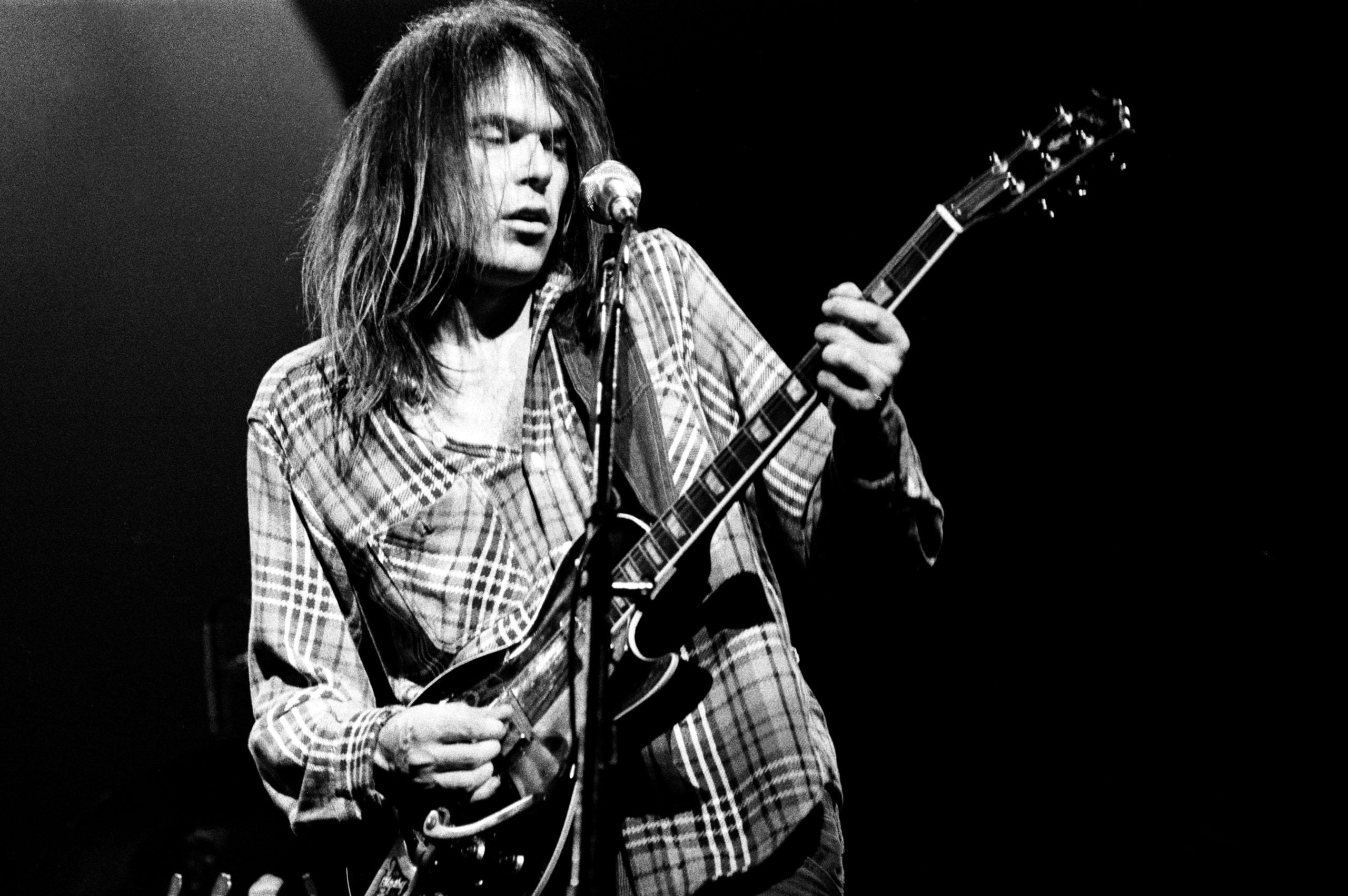 Neil Young, şarkılarının haklarını 150 milyon dolara sattı #1