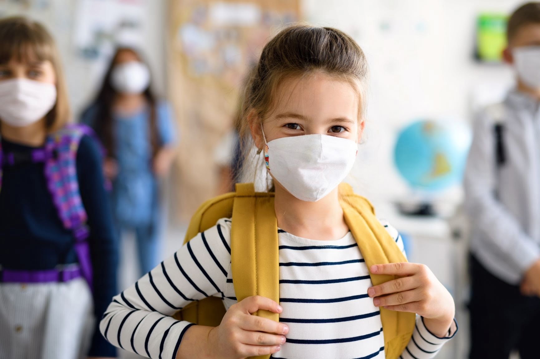 Pandemide okula giden çocuklar büyükler için risk oluşturabilir #1