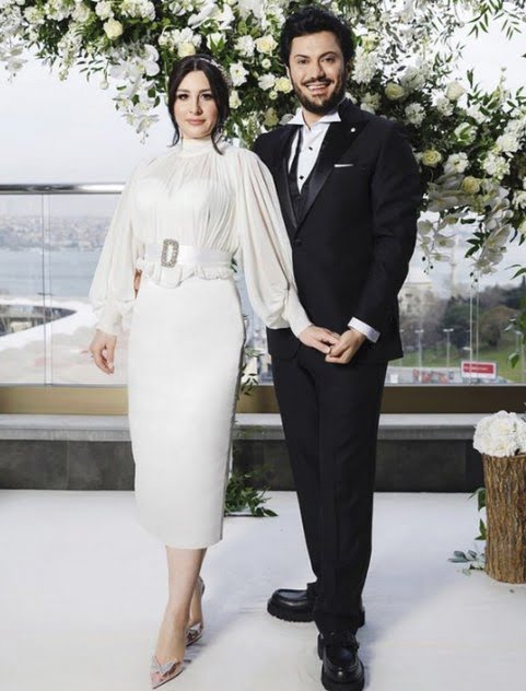 Yasemin Sakallıoğlu ile Burak Yırtar evlendi #1
